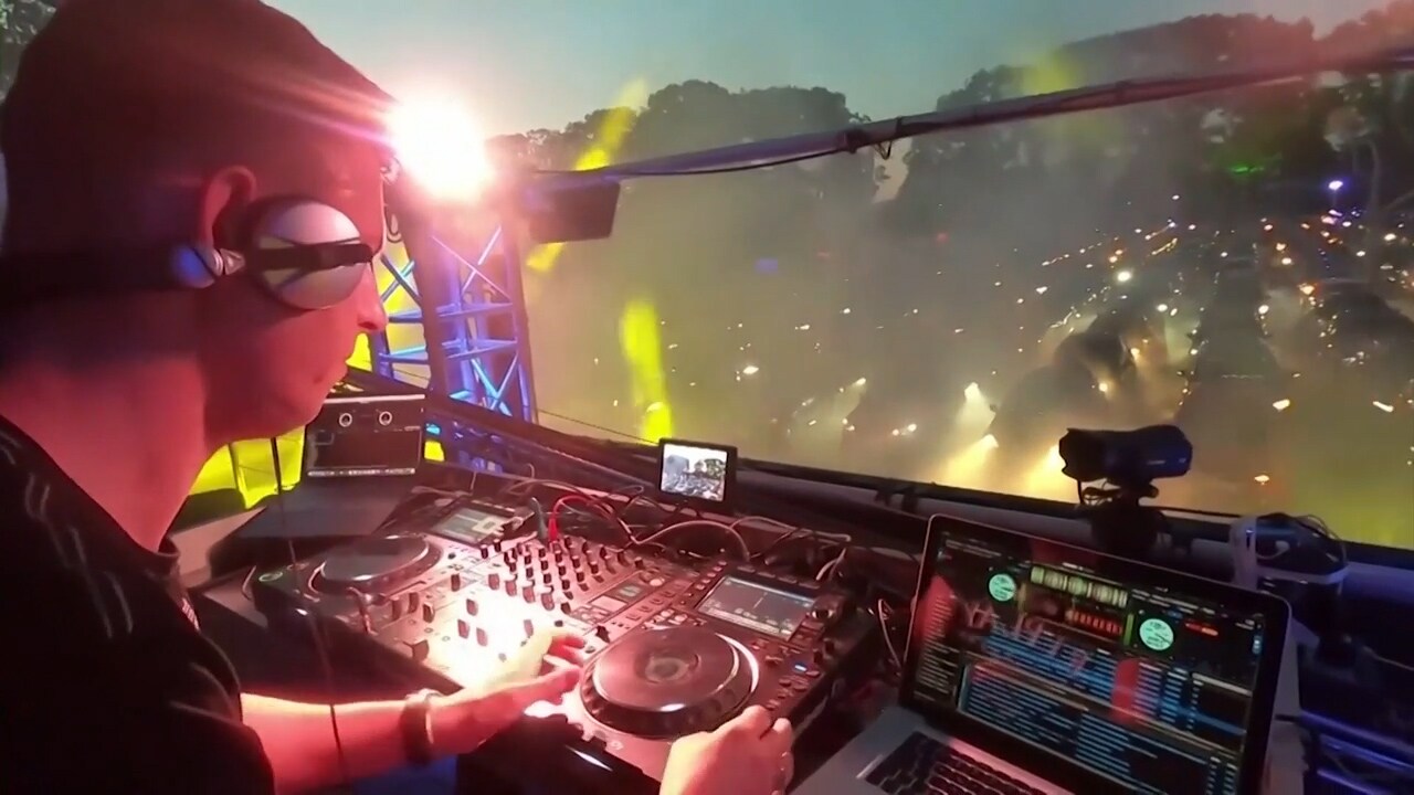 Här festar tyskarna loss - i sina bilar