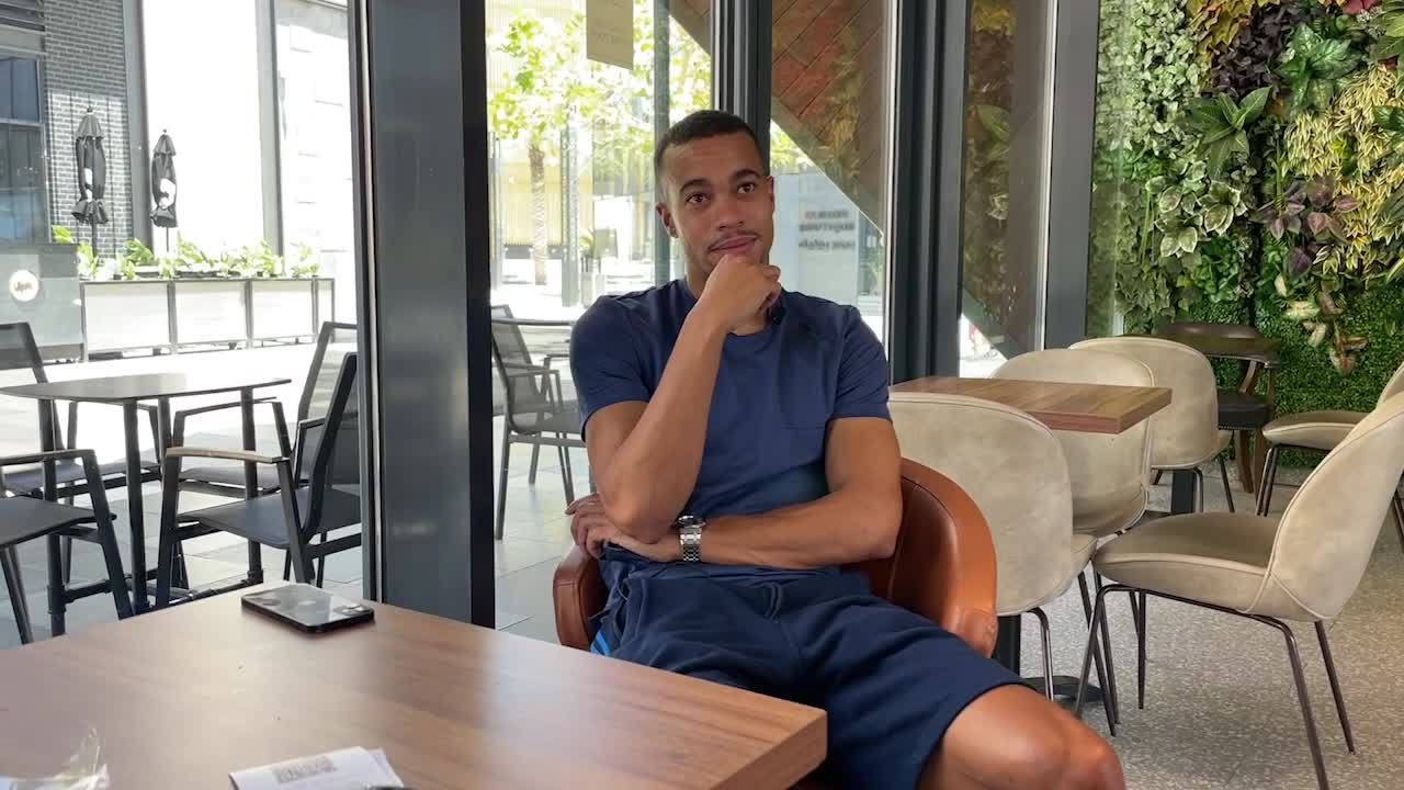 Hänger en dag med Robin Quaison i Saudiarabien – Daimtårta på Ikea