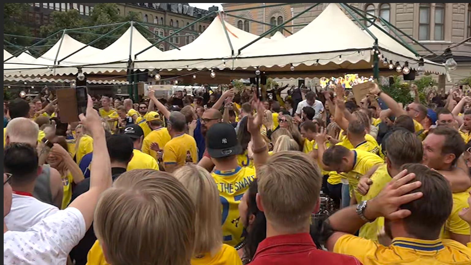 Måljubel vid Norra Bantorget när Sverige tar ledningen