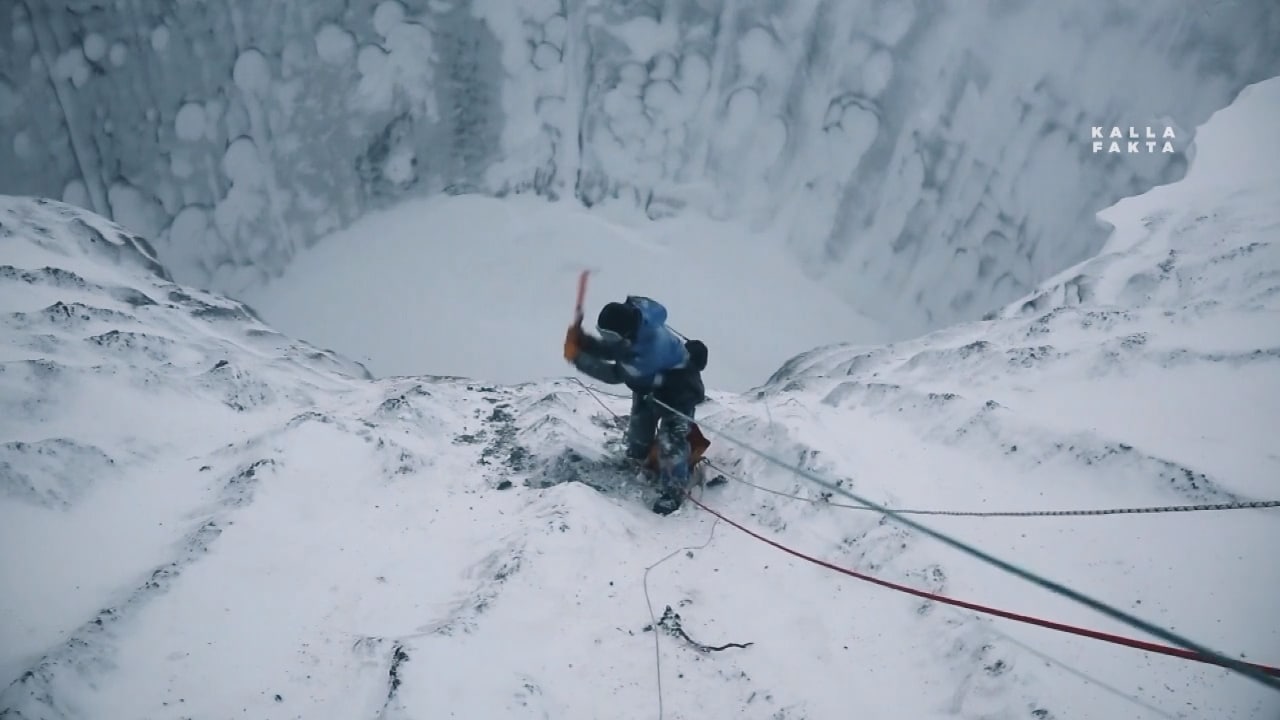 Stora slukhål på Jamalhalvön då permafrosten börjar tina