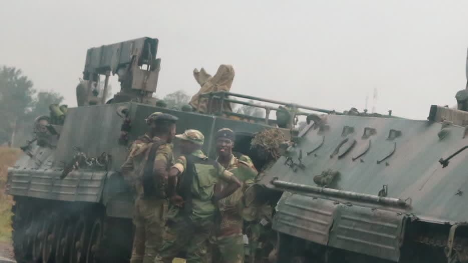 "Undvik folksamlingar"