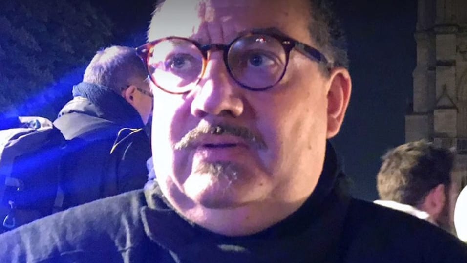 Hjälte-prästen tvekade inte – rusade in i röken för att rädda relikerna