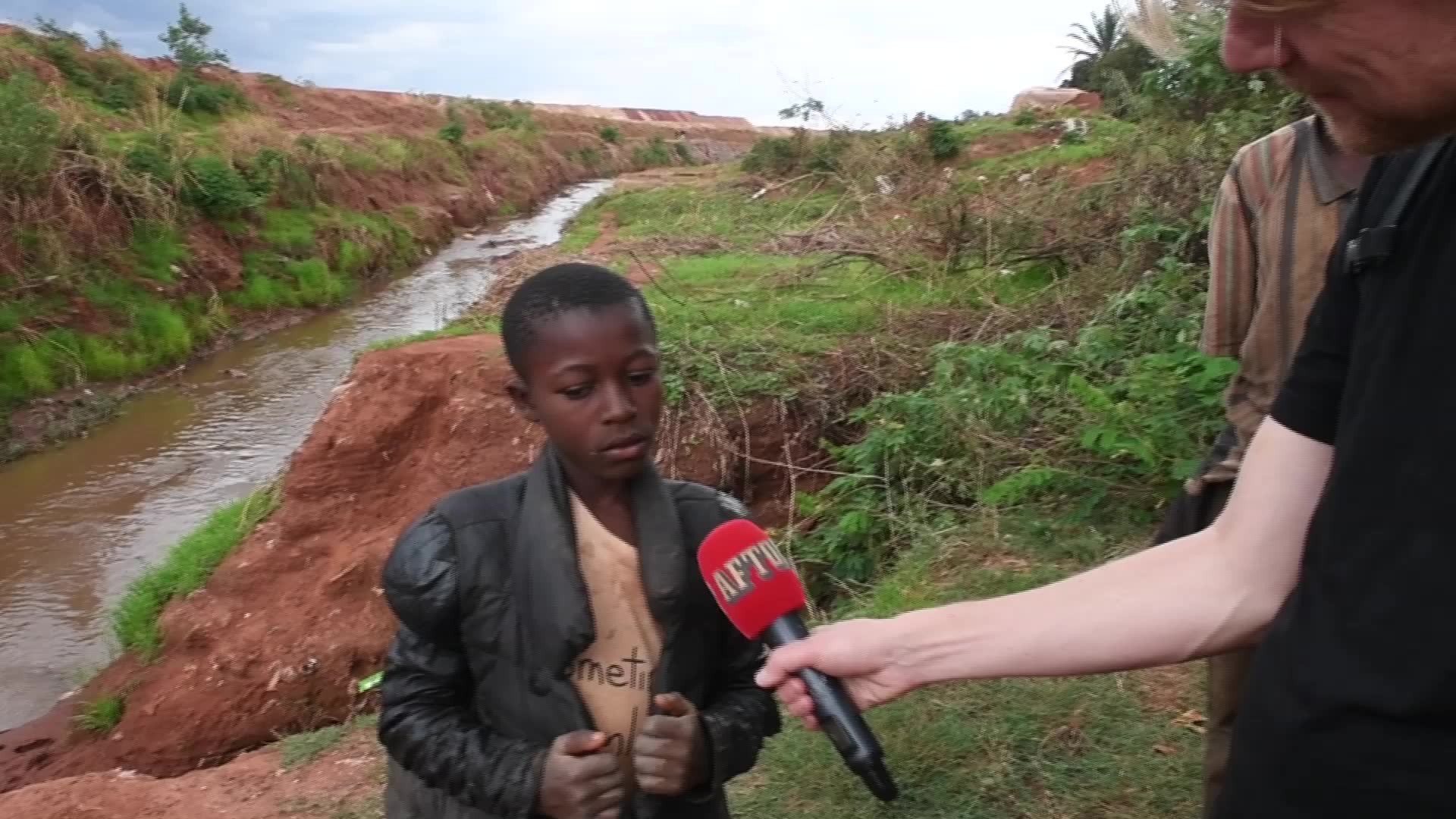 Aleko, 11: ”Jag samlar så att vi ska kunna köpa mat”