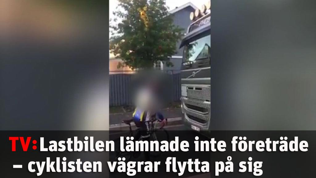 Cyklisten vägrar släppa fram lastbilen – viral succé