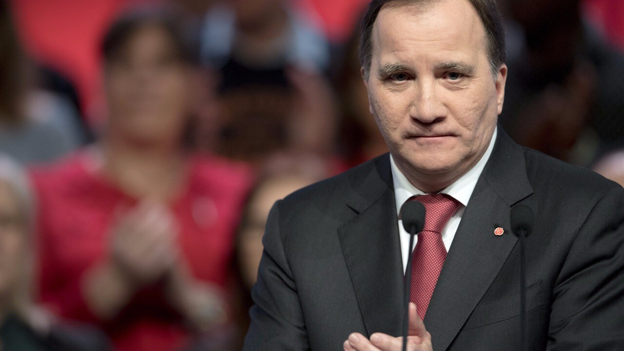 Tappar massor av väljare - men här är Löfven poppis