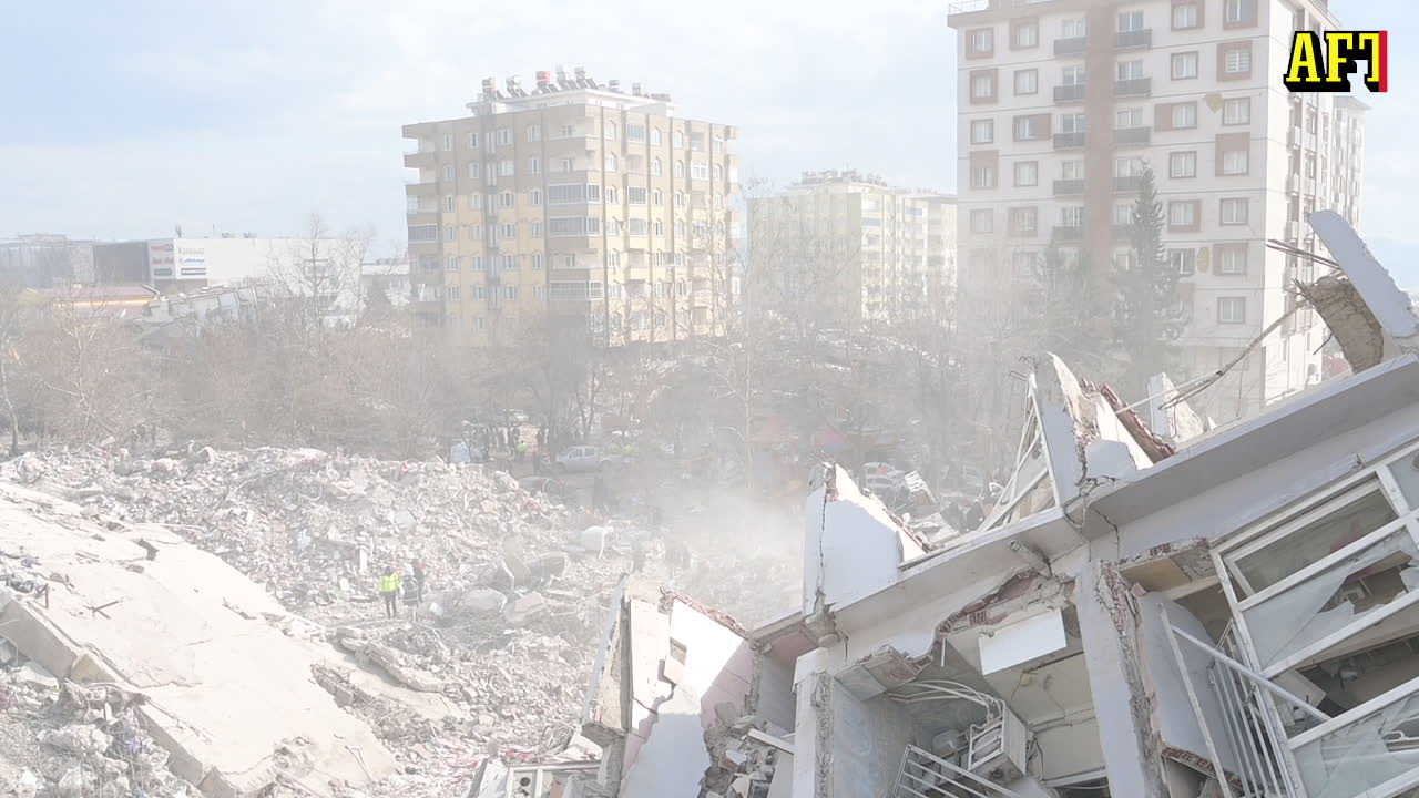 Farhads kusin är försvunnen under rasmassorna