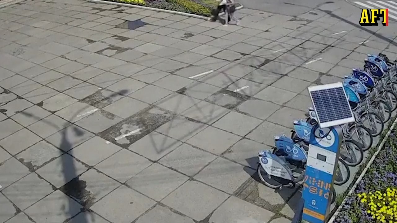 Övervakningskamera fångar ryska attacken – fyraåring död