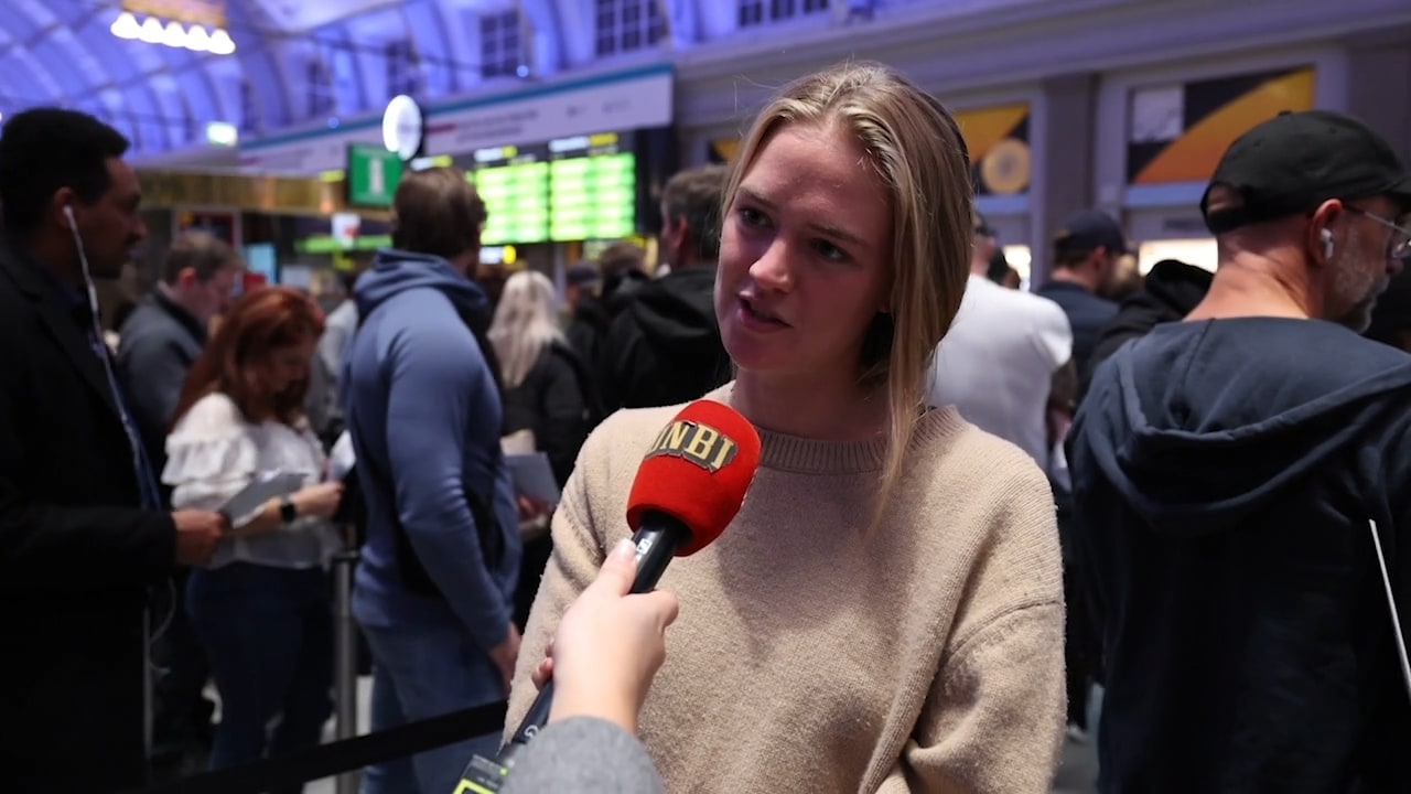 Här köar de fortfarande för att rösta: ”Väntat i två timmar”