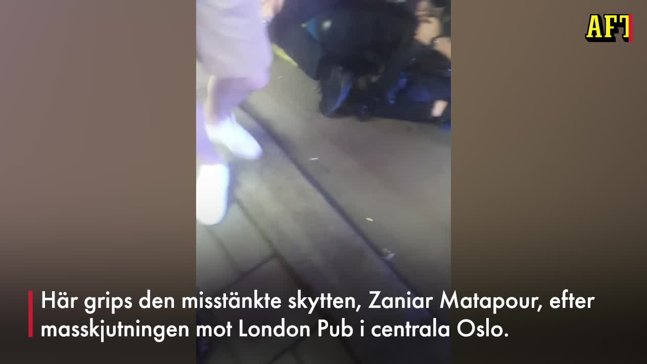 Här grips den misstänkte skytten efter skjutningen mot London Pub i Oslo