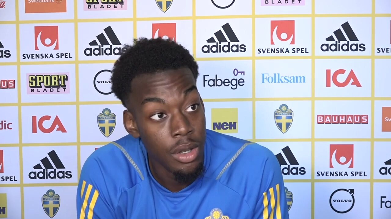 Här får Elanga beskedet om avstängningen: "Hur länge? Wow"