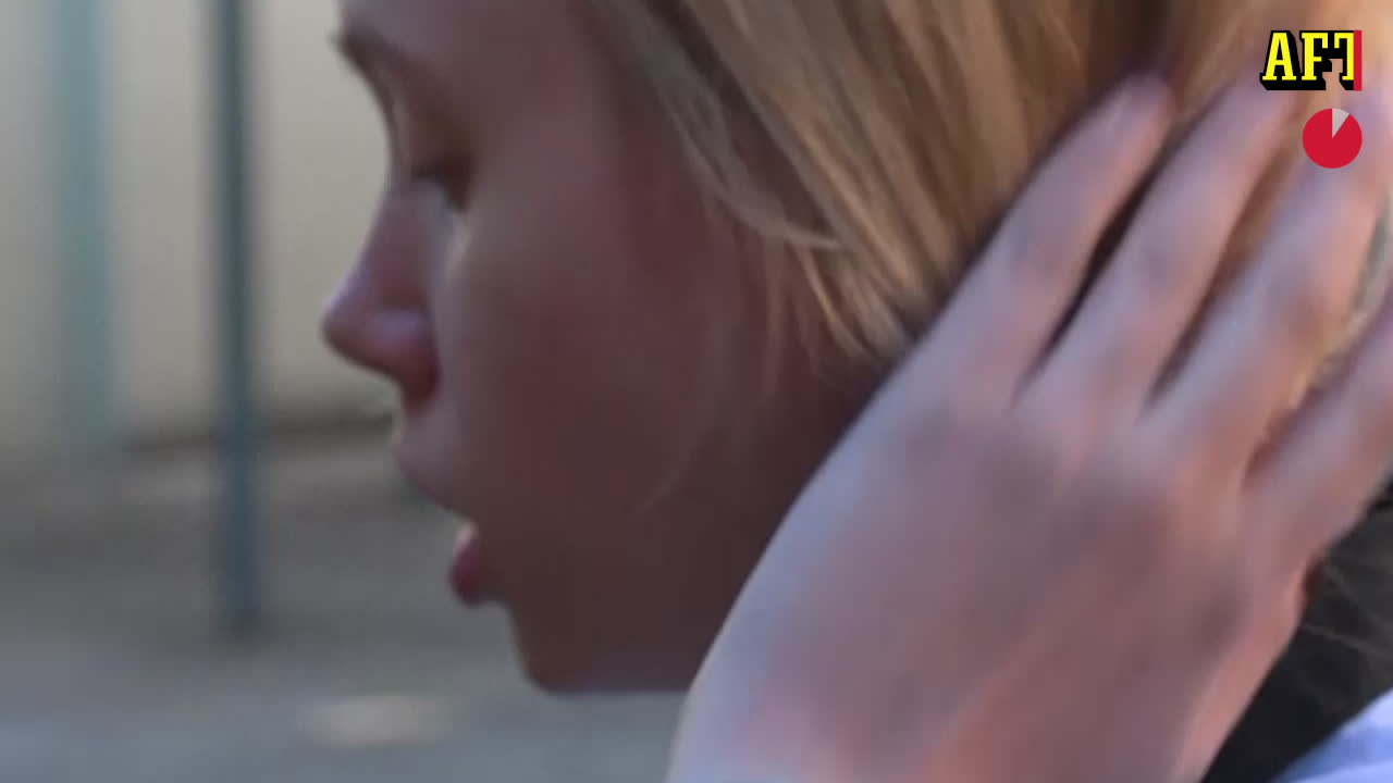 Fruarnas vädjan – få ut soldaterna från stålverket