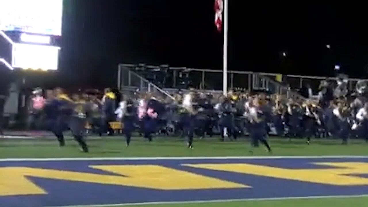 Här flyr de läktarna efter skotten