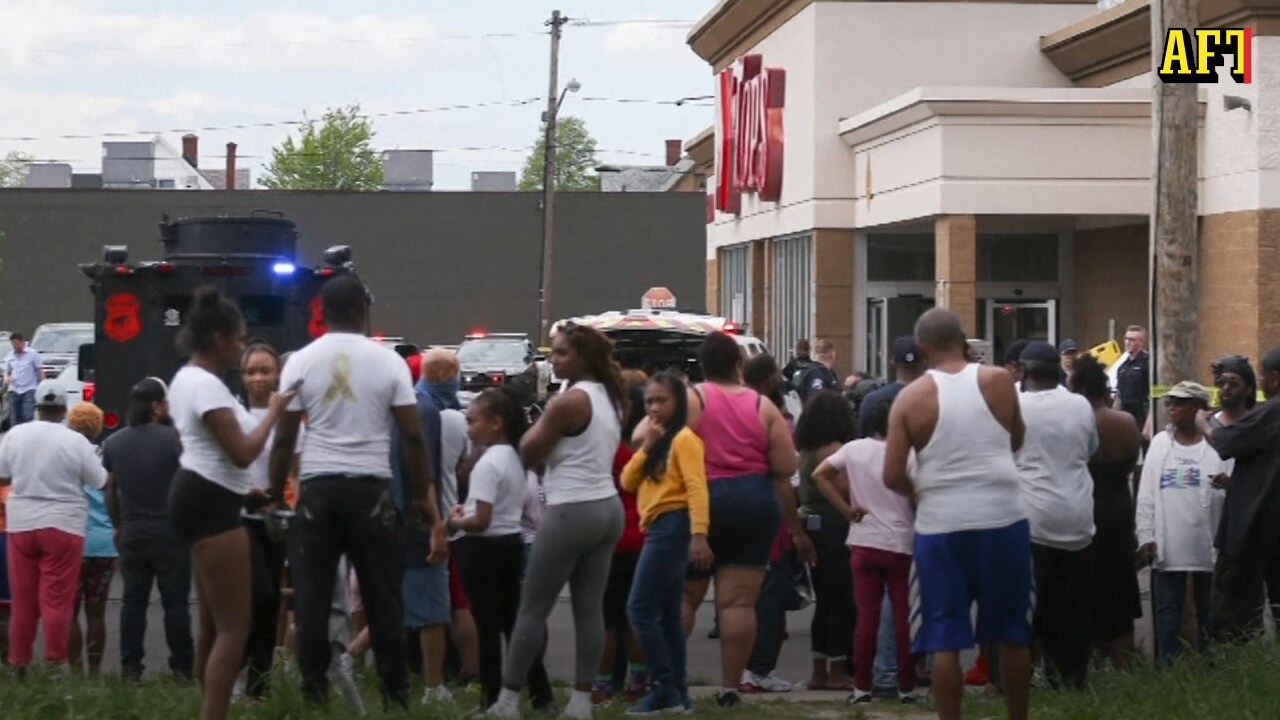 Flera döda efter masskjutning i matvarubutik