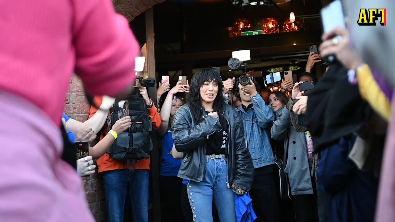 Här sjunger fansen för Loreen – "Höll på att krevera"