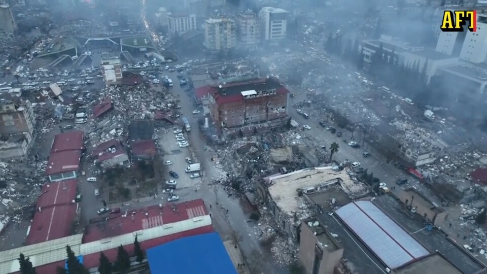 Drönarna visar förödelsen efter jordbävningen