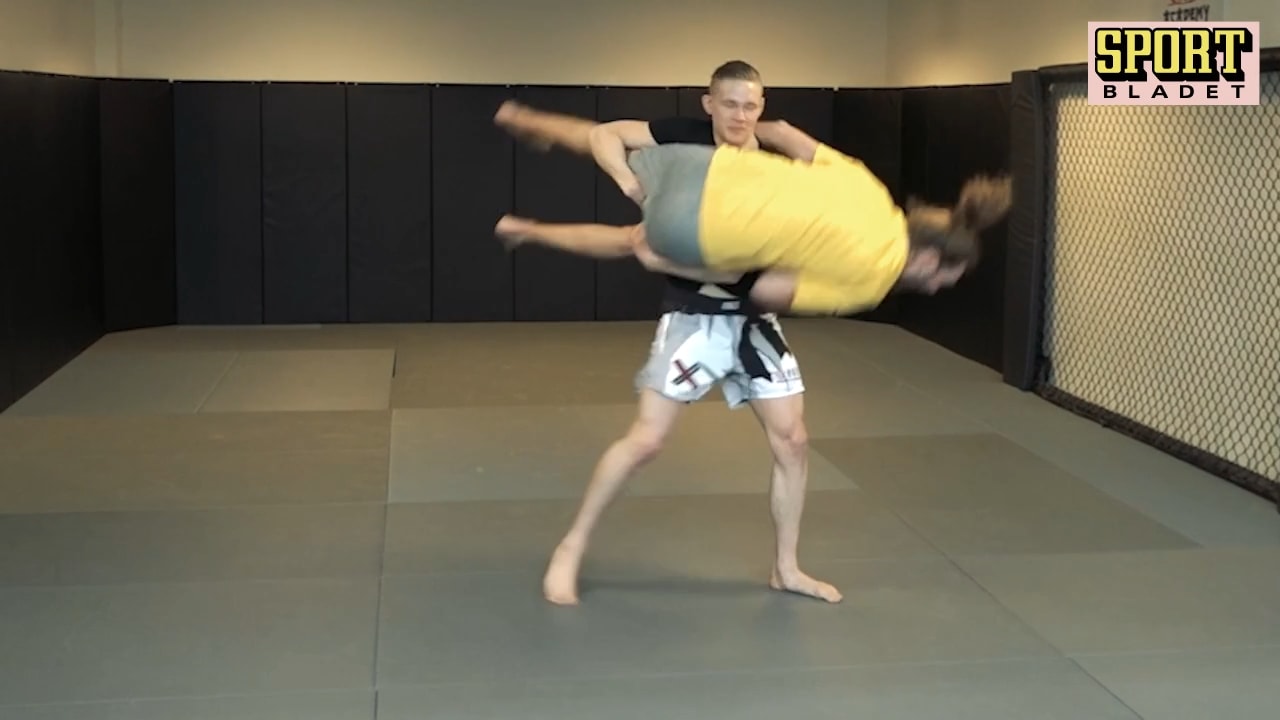 MMA-proffset kastar Sportbladets reporter: Som en vante