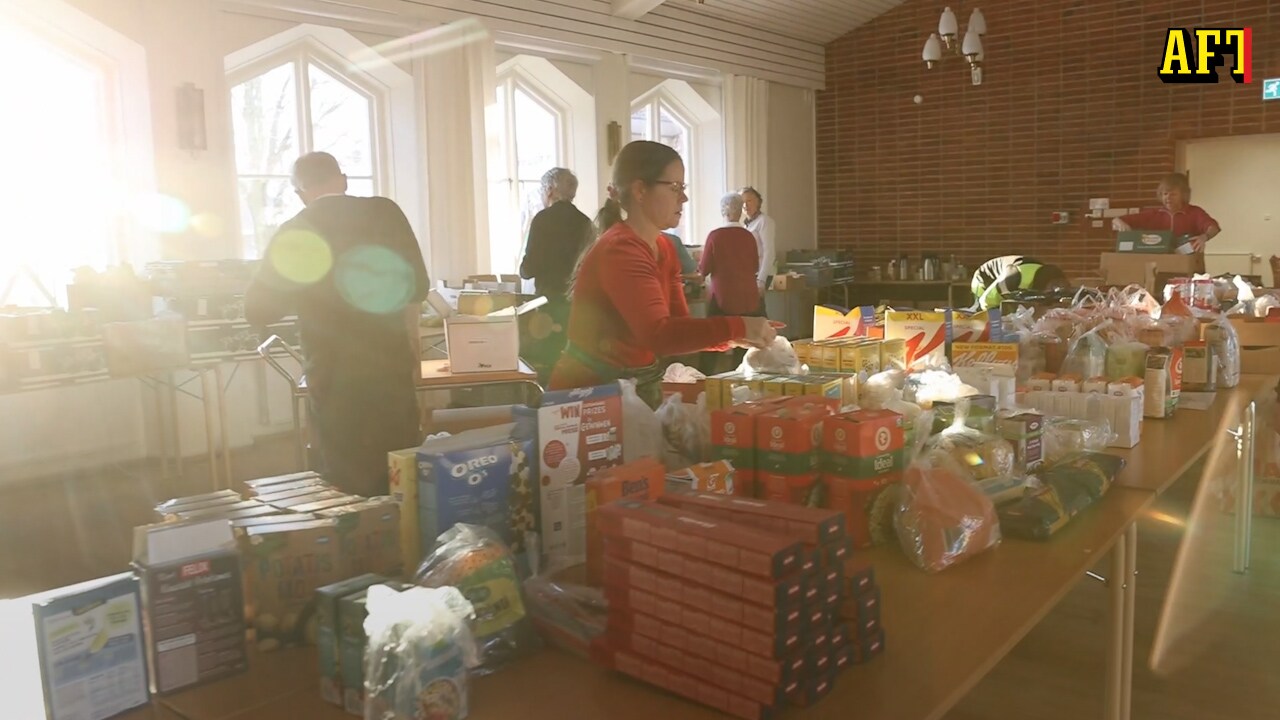 Kyrkan delar ut matkassar: ”Många lever på marginalerna nu.”