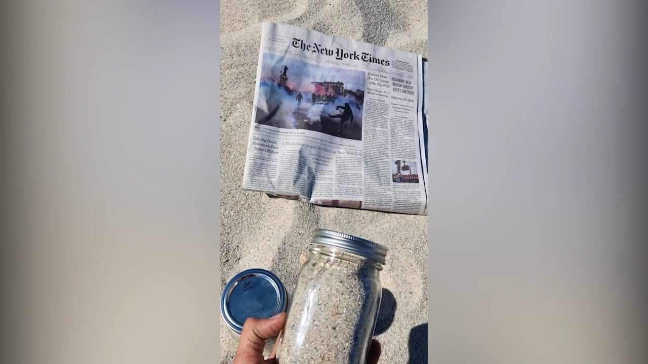 Här säljs sand från Bradys video – för över miljonen