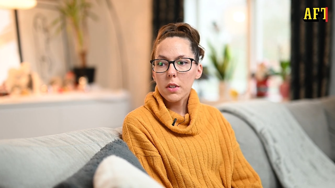 Rebecca lämnades blödande i 21 timmar efter förlossningen: ”Jag var bortglömd”