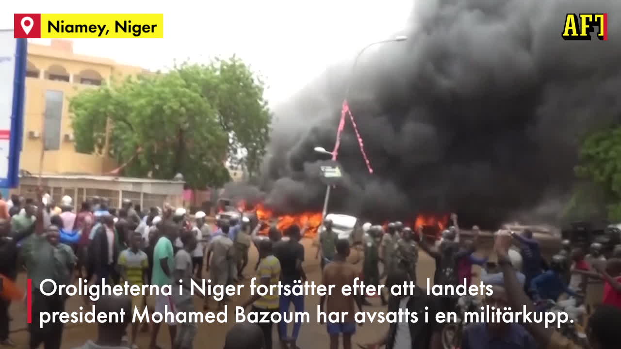 Efter militärkuppen i Niger – demonstranter tänder eld på presidentens partibyggnad