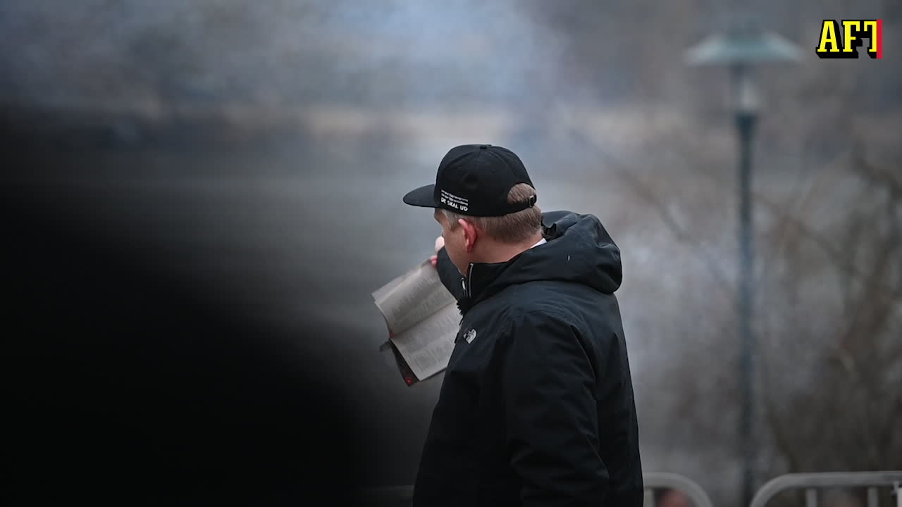 Turkiska protester efter koranbränning – svenska flaggan bränns