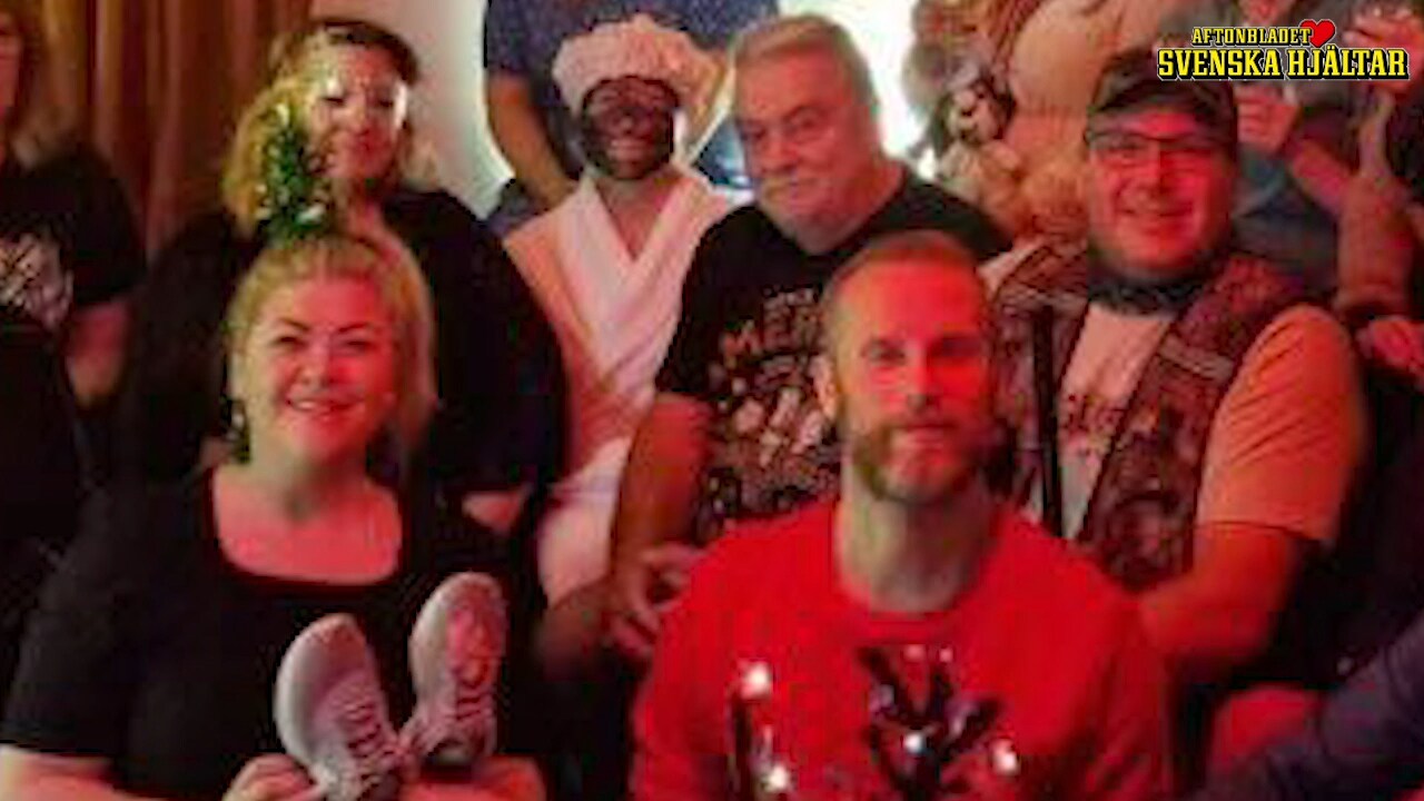 När branden utbröt agerade festdeltagarna omedelbart