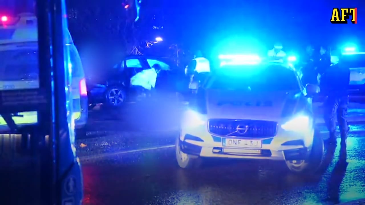 Efter bilkrasch - Stor polisinsats på Gullmarsplan