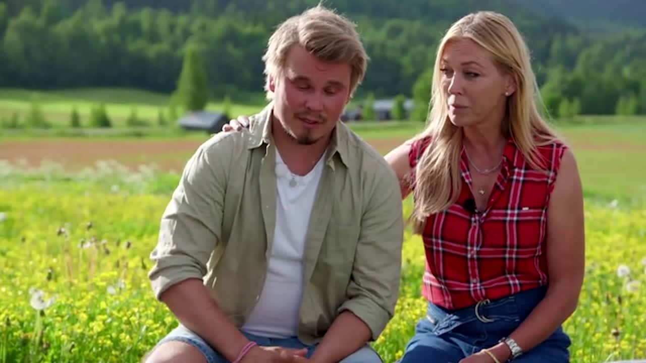 Här bryter tv-bonden ihop när han tvingas välja bort en av tjejerna