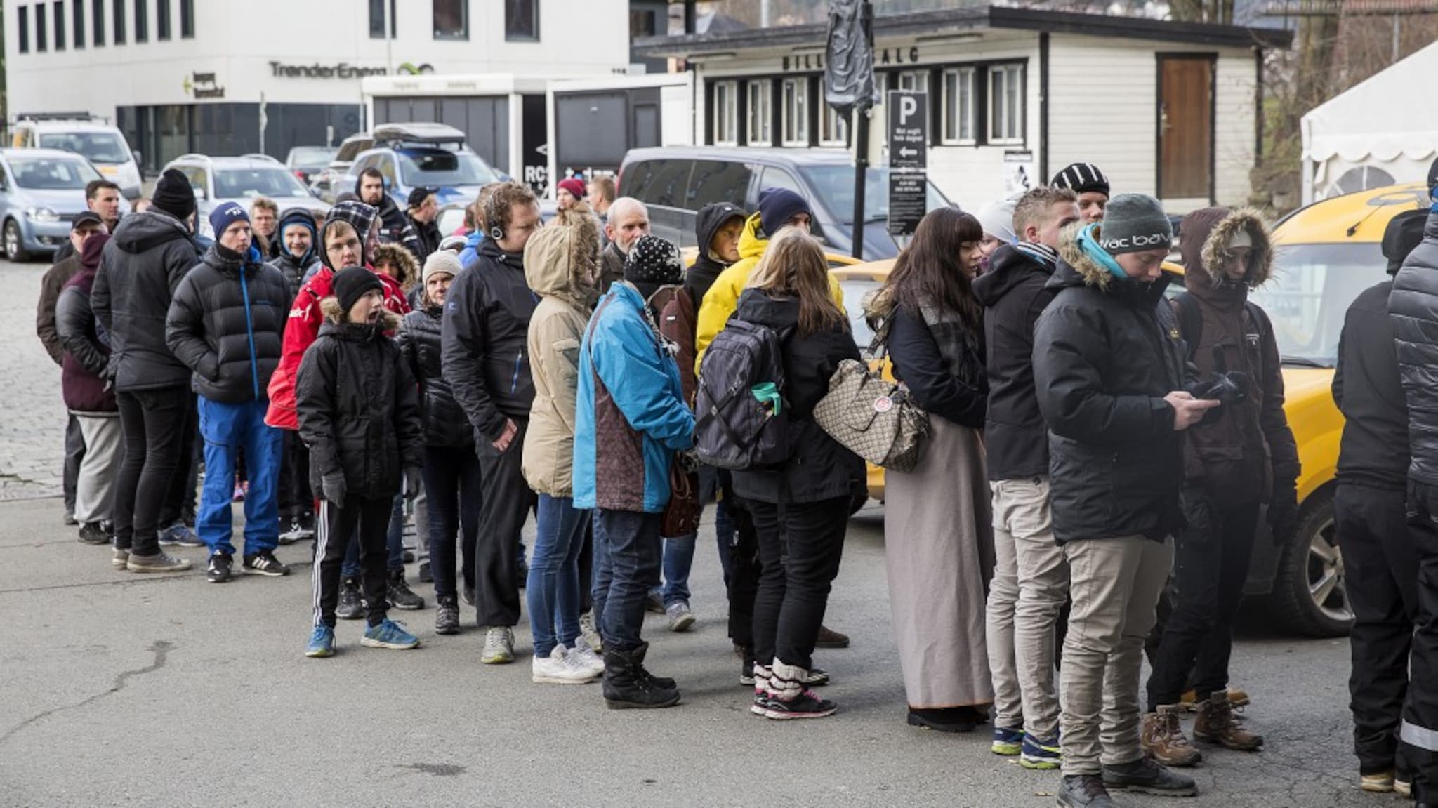 Stod i billettkø i 18 timer for kona
