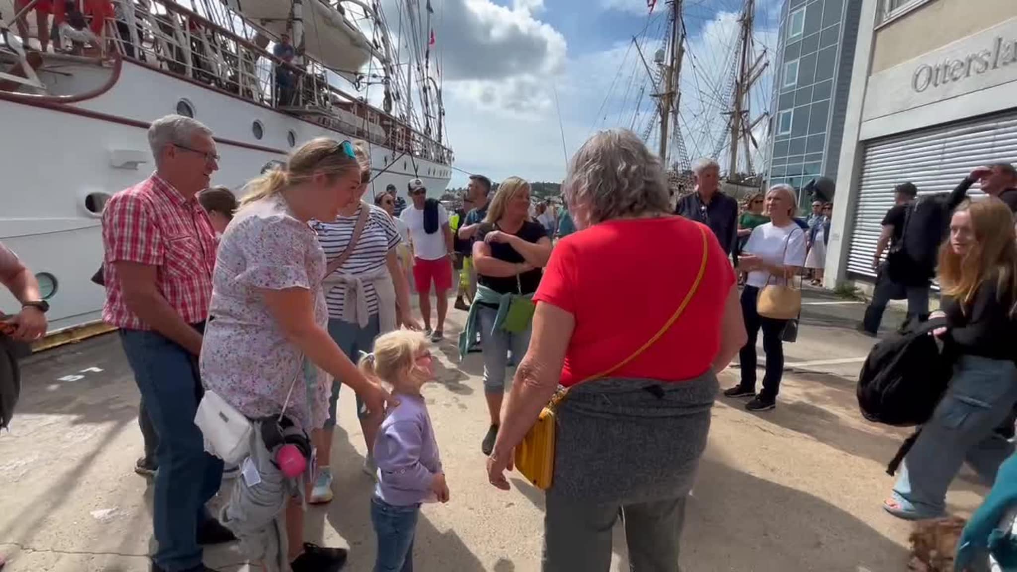 Her gjenforenes Solveig Marie med tante og bestefar