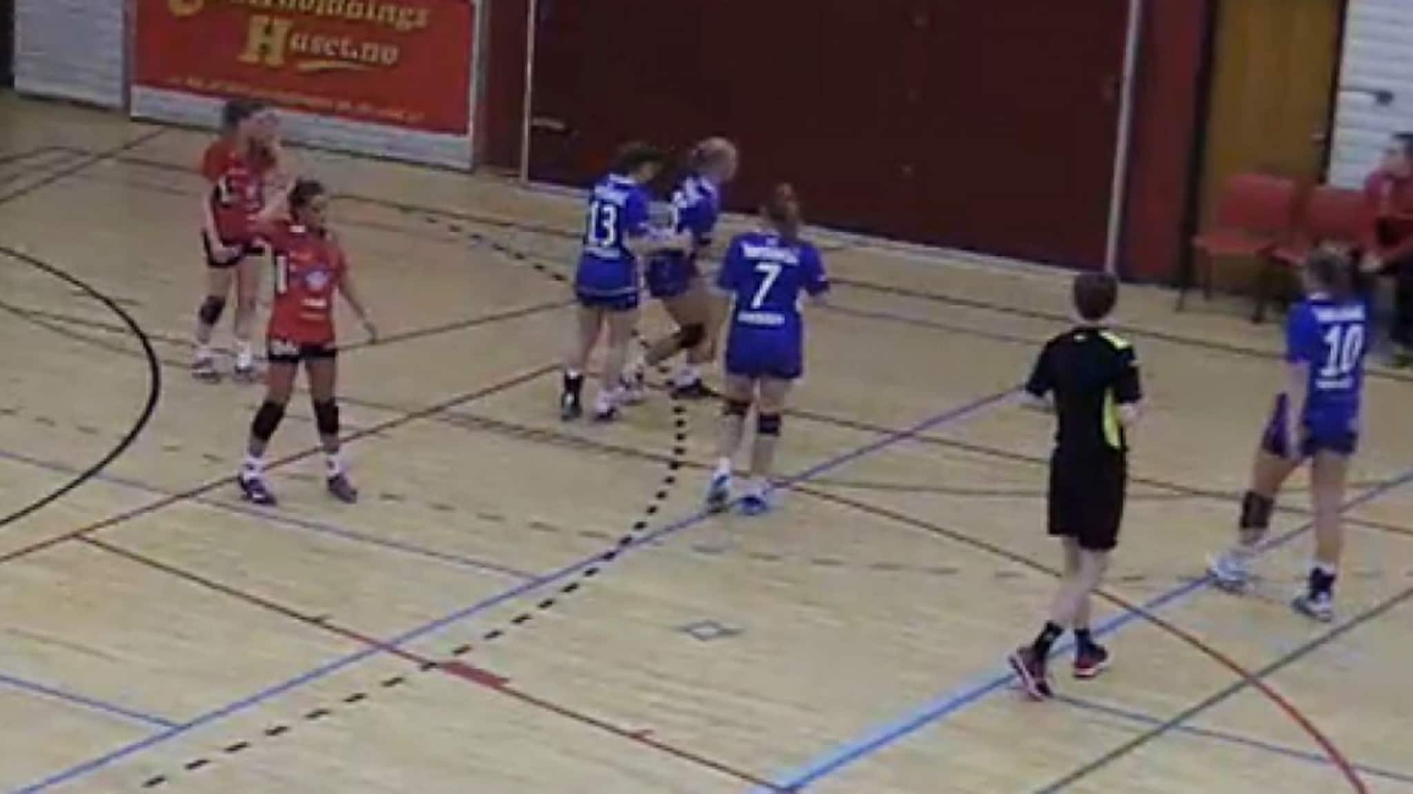 Her blir Marie Henriksen skadet