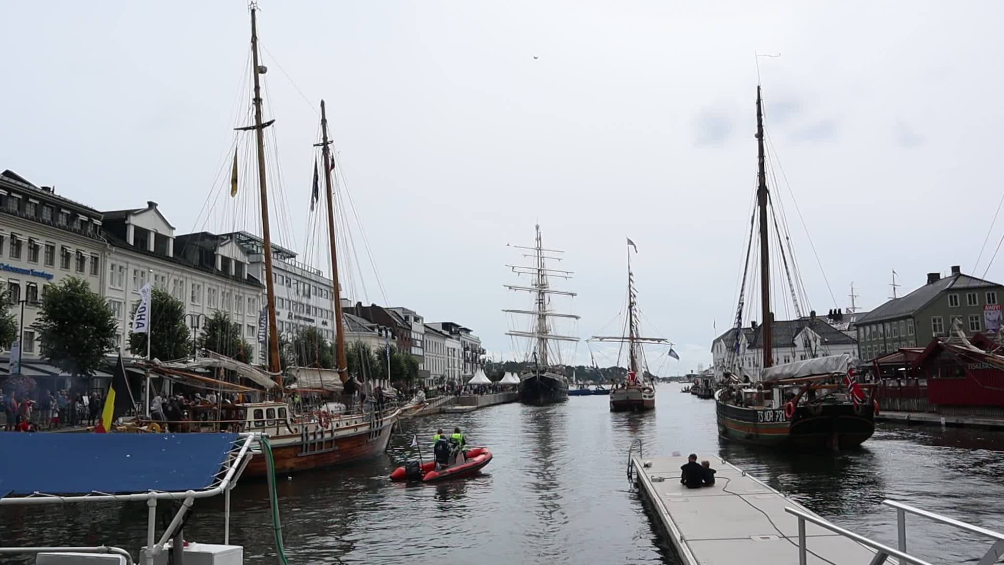 Skipene forlater Pollen og Arendal