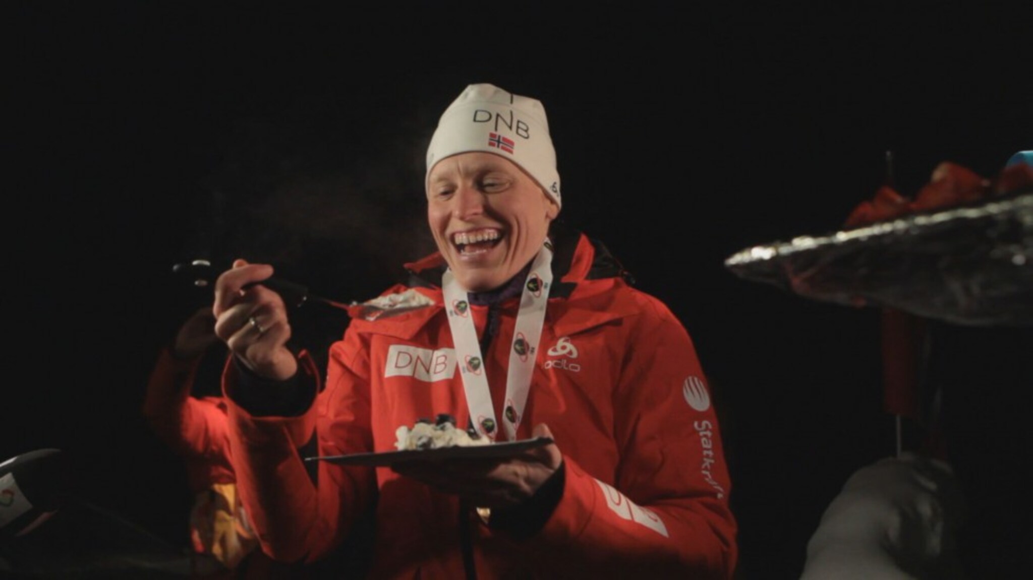 Gullkake med ostehøvel