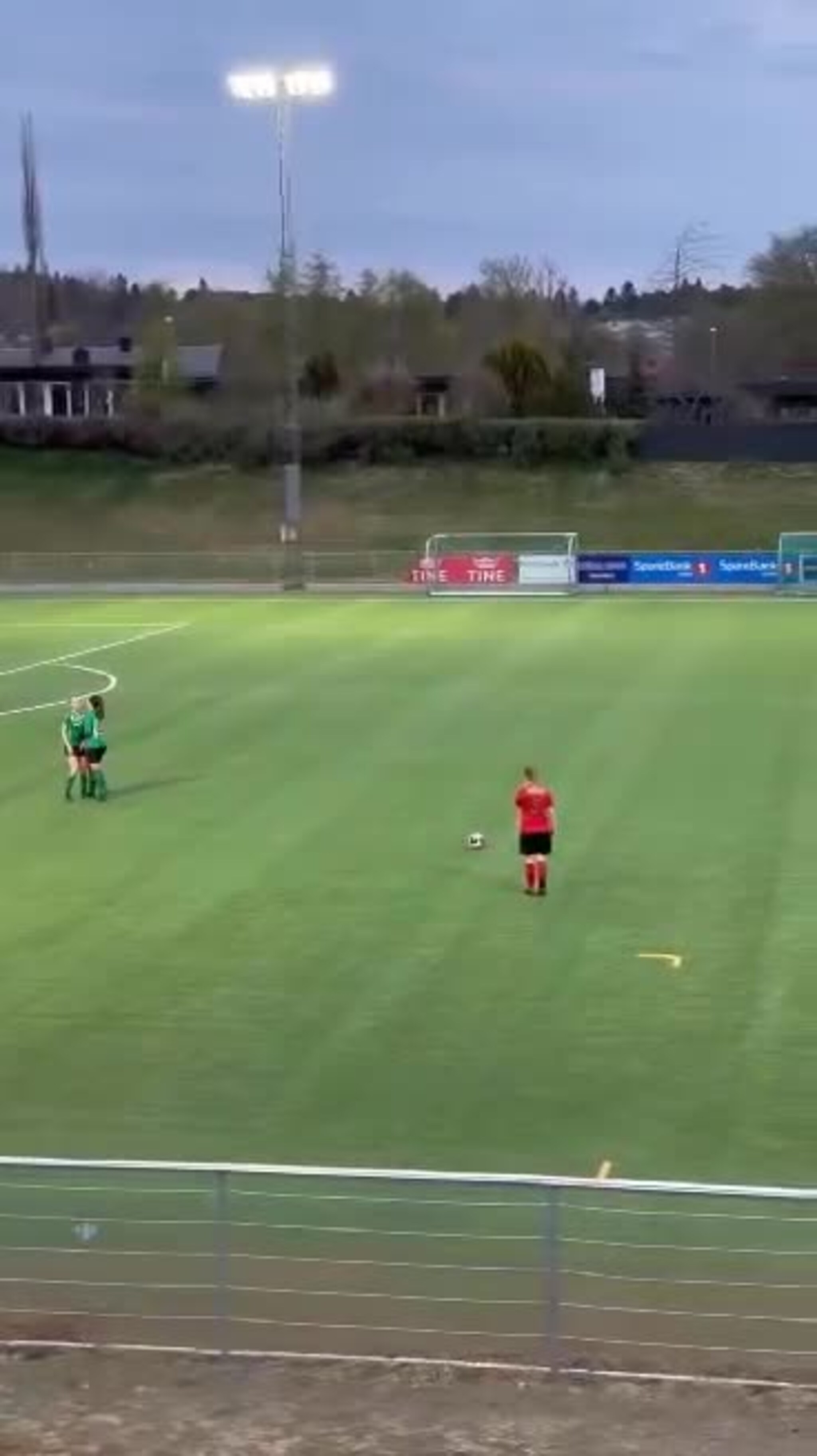 Lena Aanesen scorer seiersmålet for Flatås