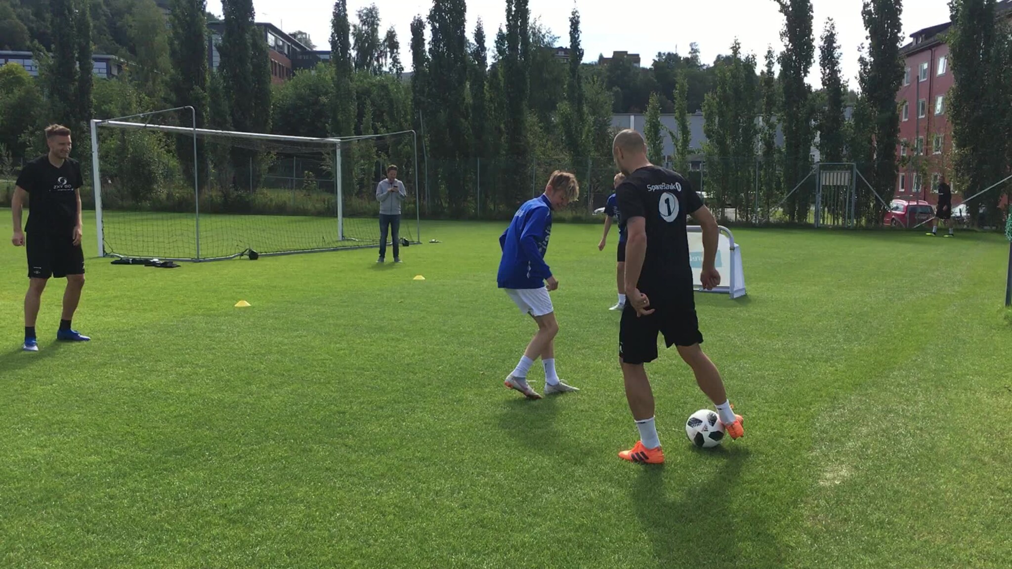 Marcus og Martinus mot Bendtner