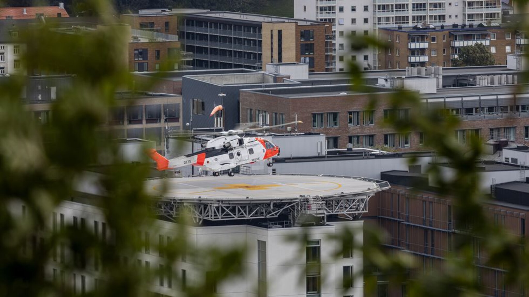 Opptak: Testlanding av det nye redningshelikopteret på St. Olavs hospital