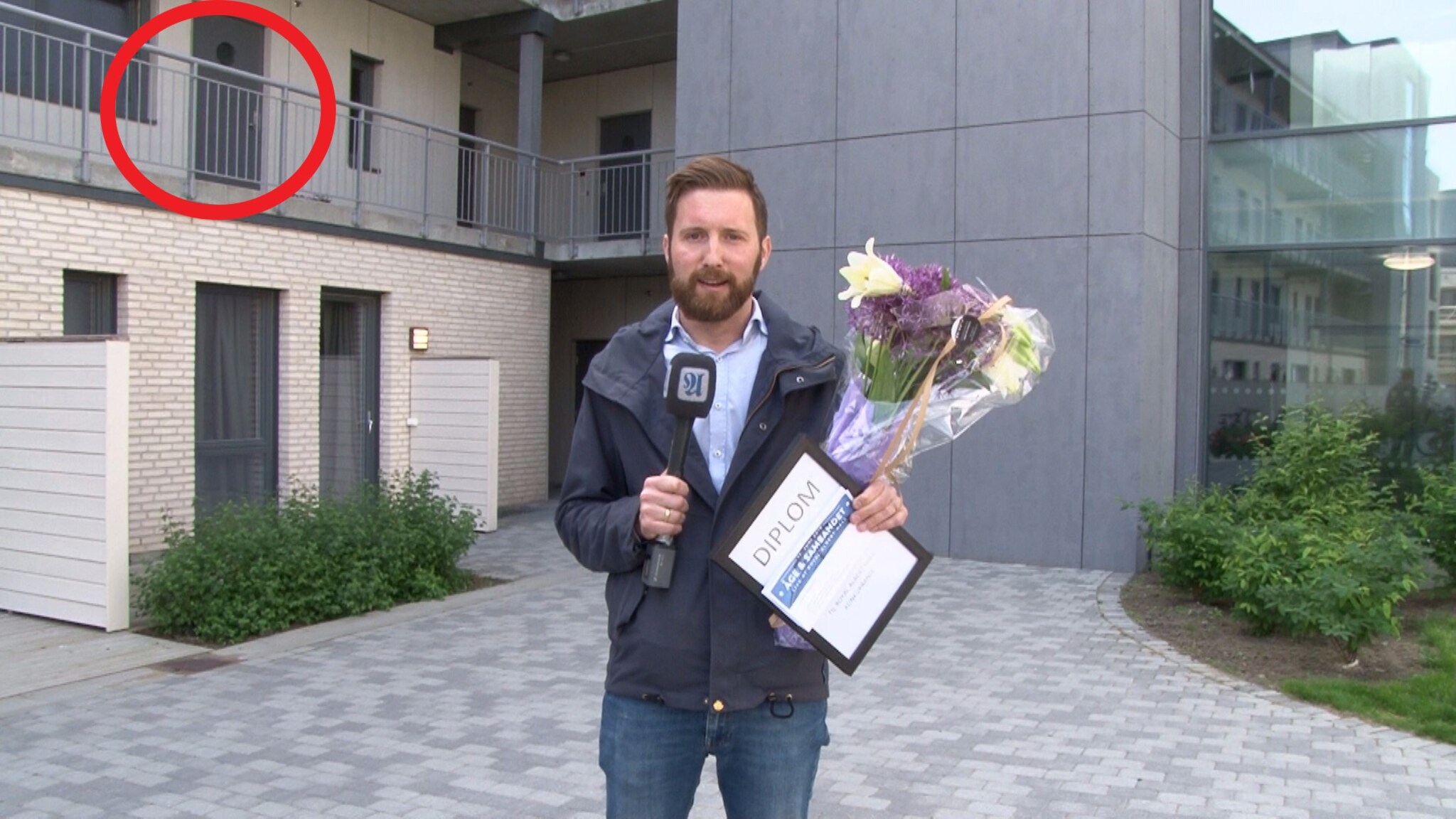 Bak denne døra bor vinneren i Åge-konkurransen