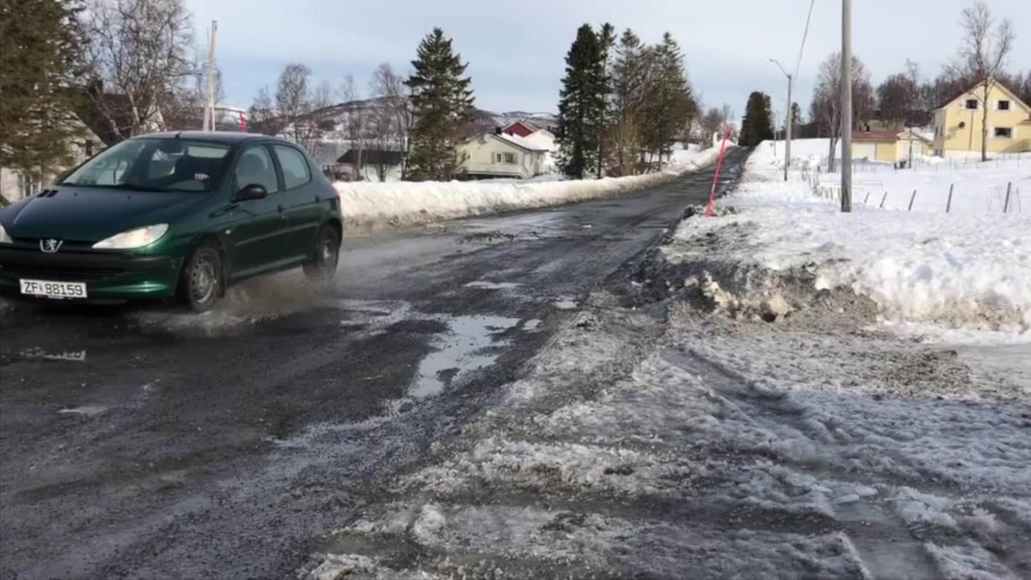 – Nå må noen gjøre noe med veien