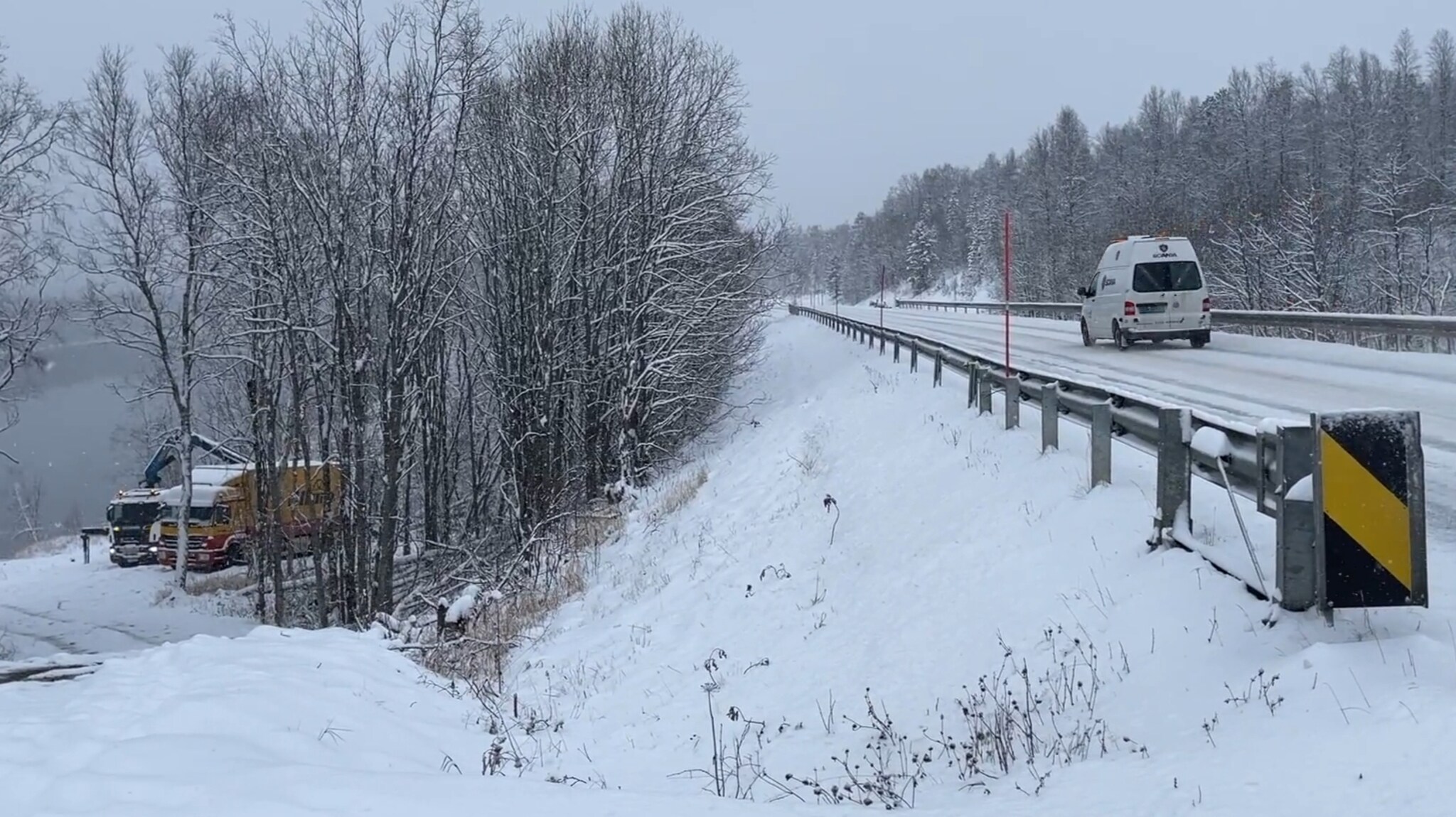 Utfører krevende jobb på E6 — men bilistene merker det knapt