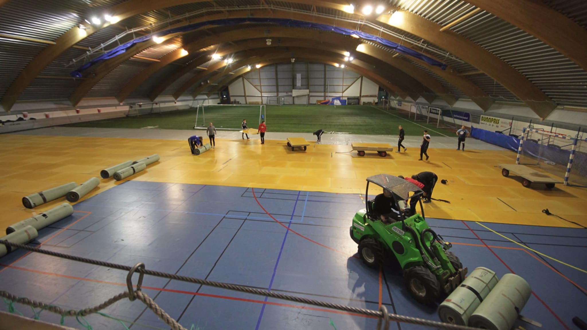 Slik gjøres hallen klar til turnering