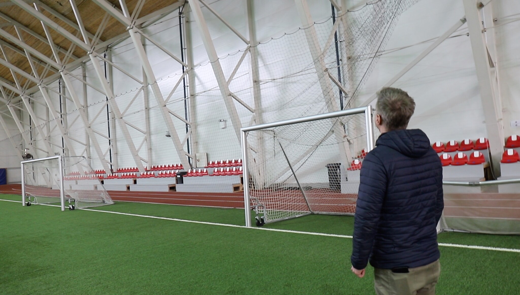 Taket lekker — må stenge deler av hallen