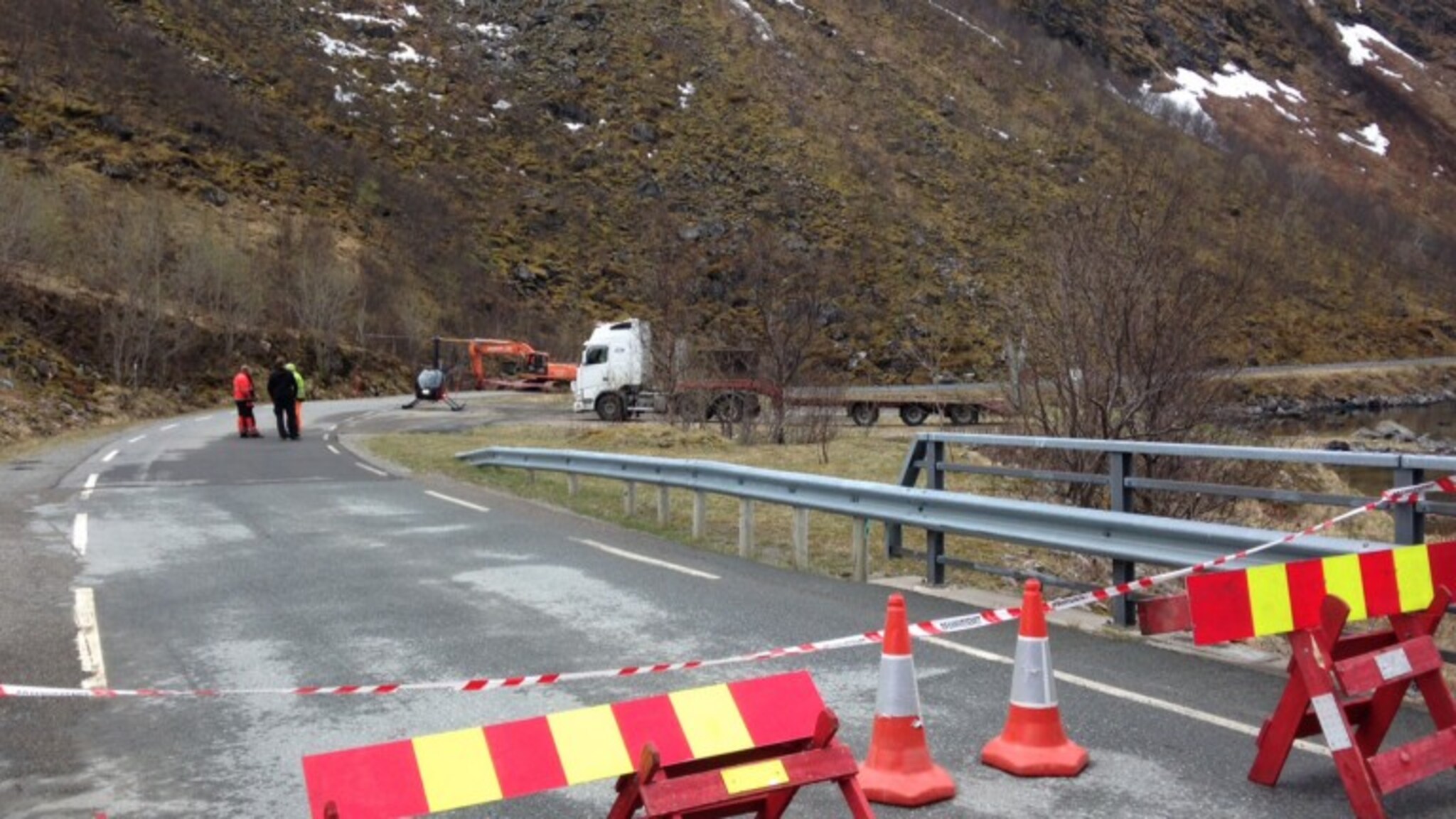 Åpner veien etter raset
