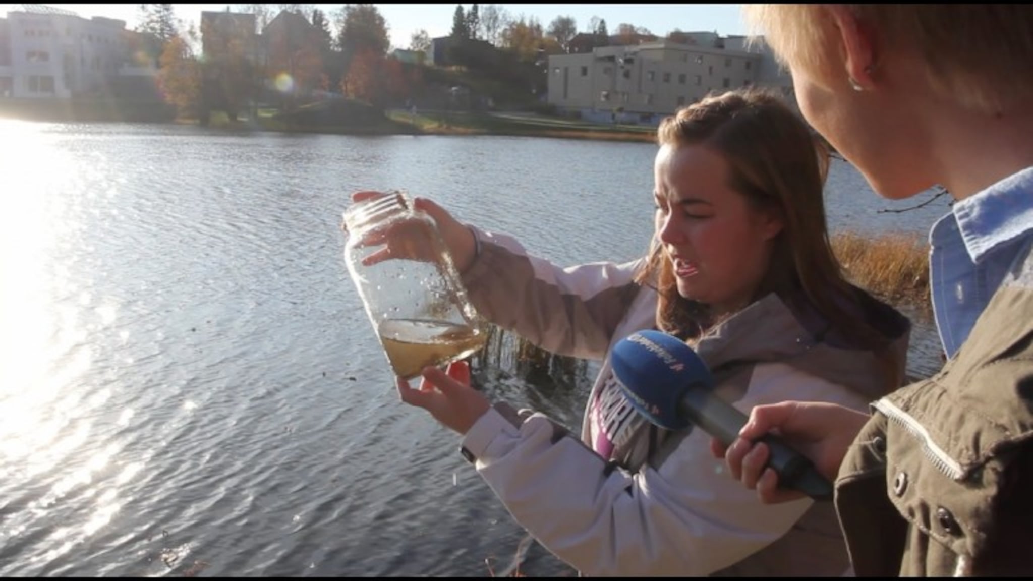 - Hopp i vannet for en hundrings!