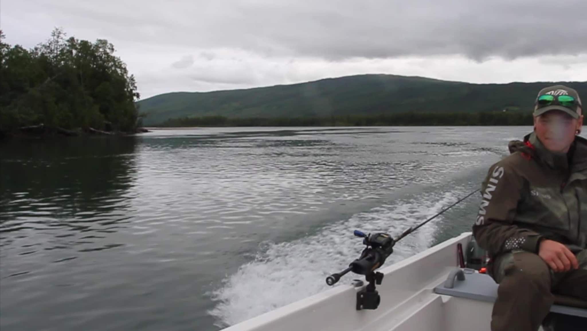 Har startet opp guiding-firma — Skal hjelpe folk med å fange sjøørreten