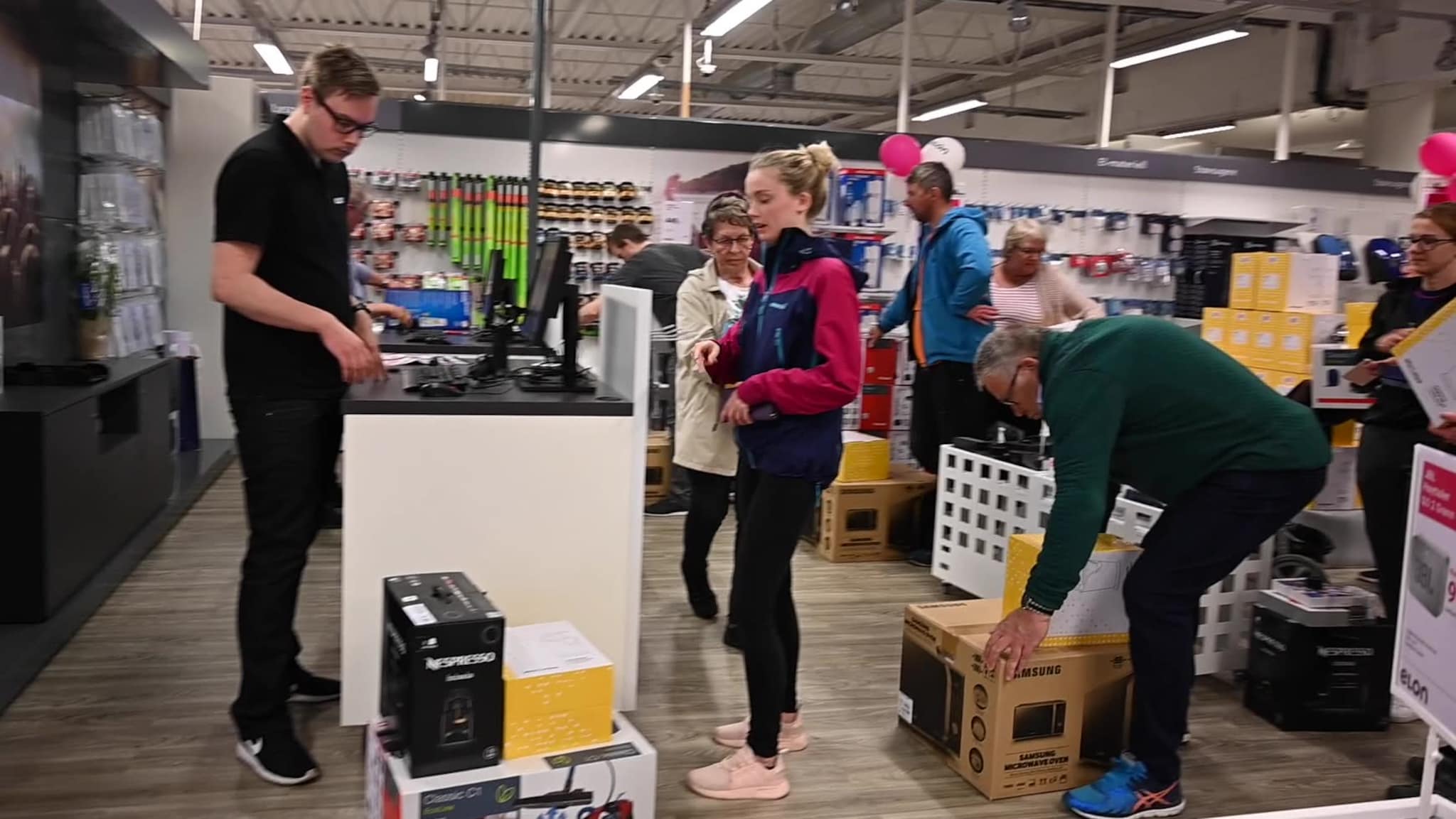 Masse folk da nybutikken åpnet: – Absolutt noe vi trenger i Bardu