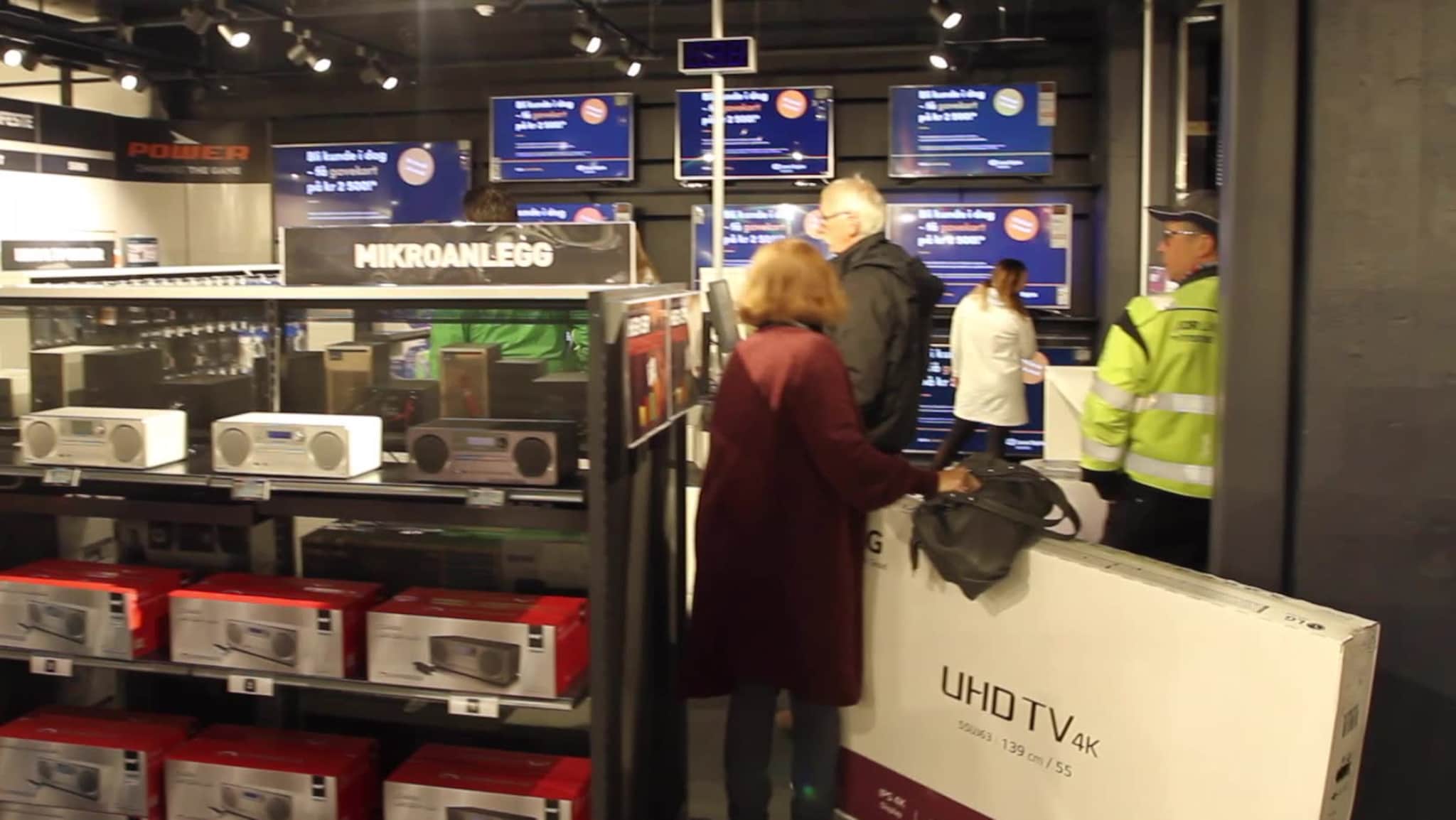 I kø for å sjekke ut nytt varehus
