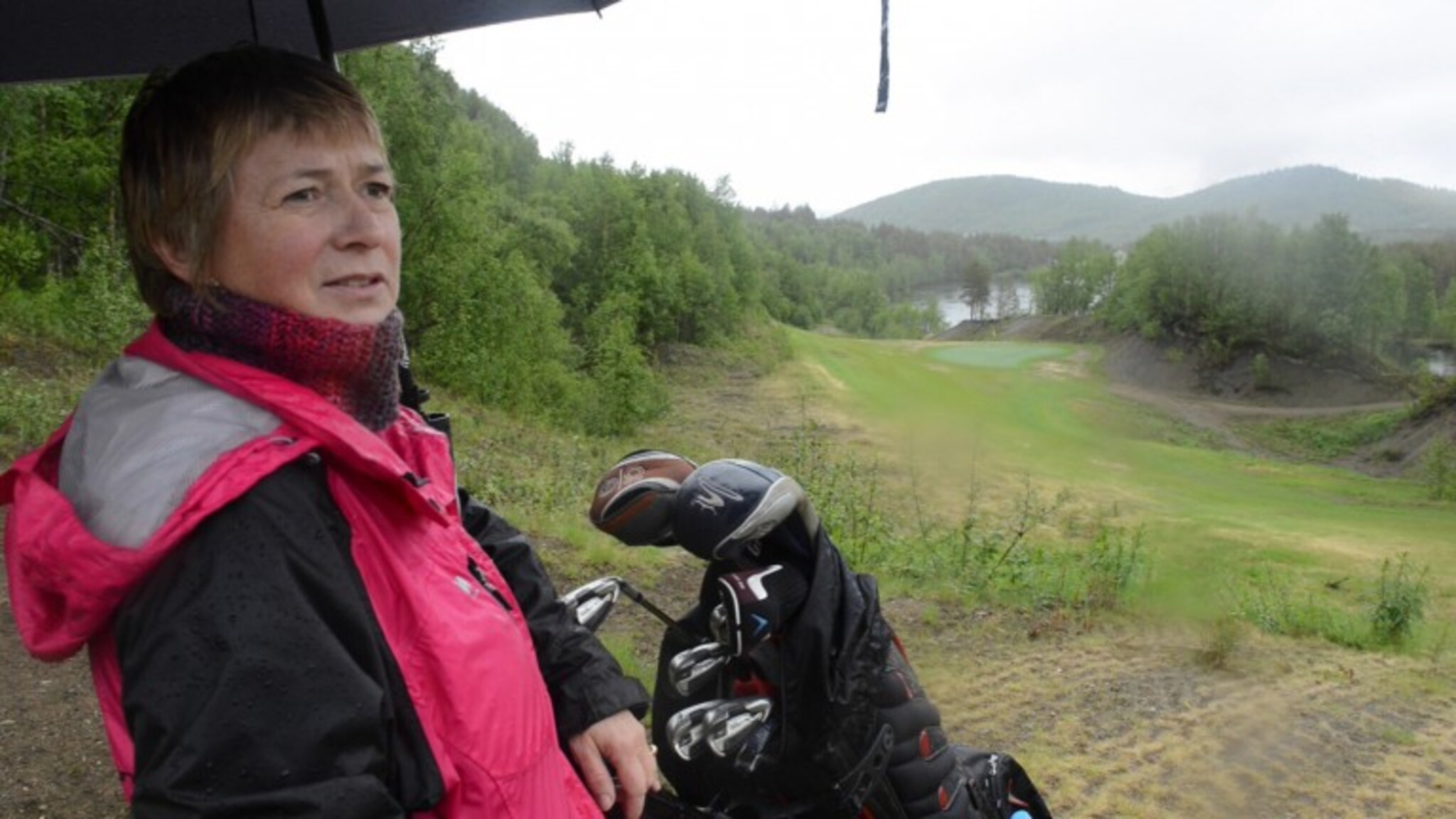 Damene slår et slag for golf