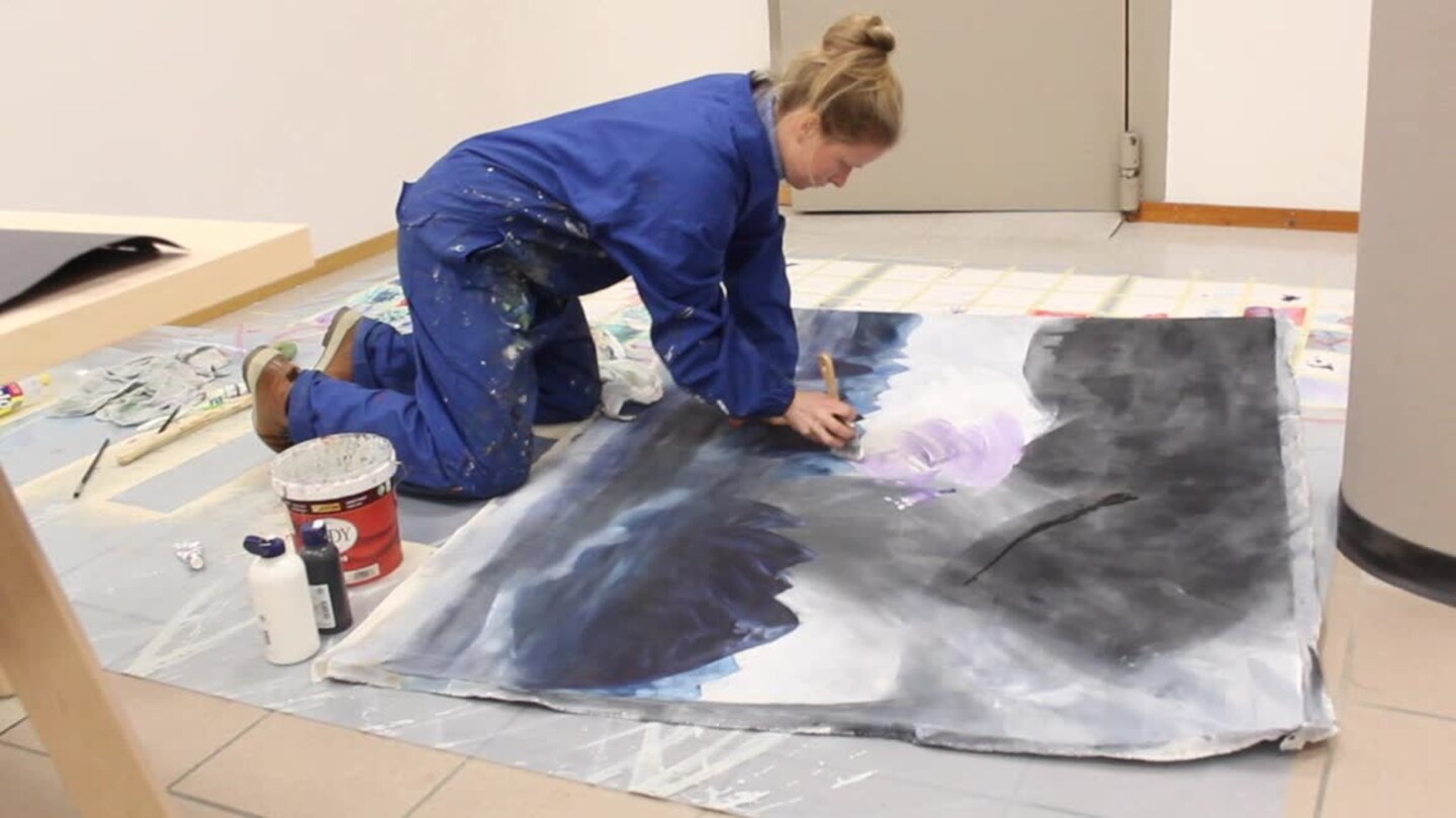 Rett på sak: June er kunstmaler, ingeniør og løytnant