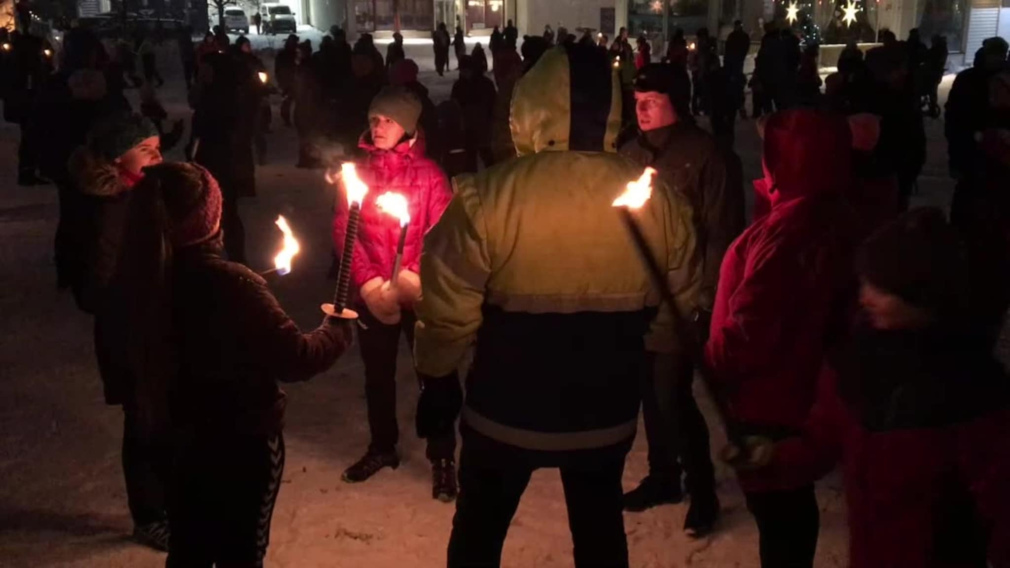 Feiret med fakkeltog og fyrverkeri