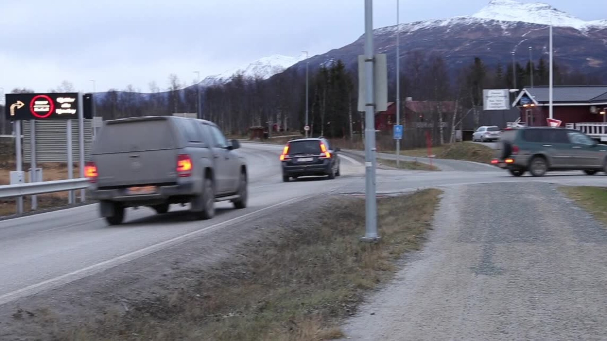Her gir mange blaffen i skiltinga